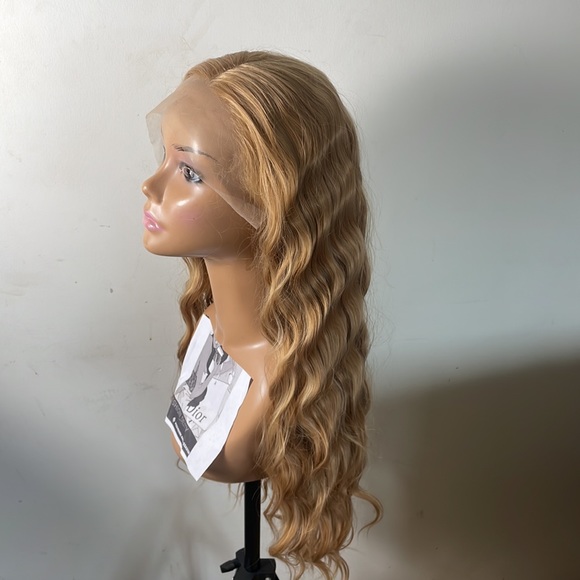 - 22” Strawberry Blonde Curly Wavy Lace Front Wig *NEW* - Picture 8 of 13
